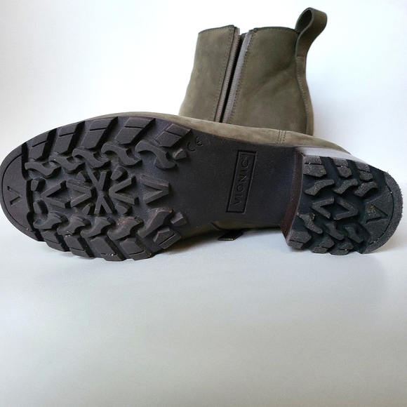 Vionic Chelsea Boots - Picture 7 of 7